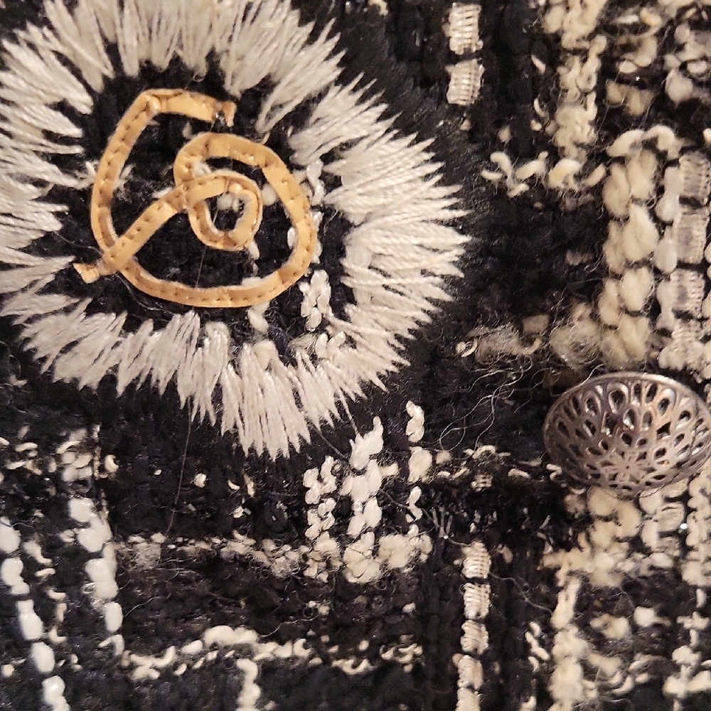 Carlisle Black and Cream Textured Blazer - Picture 3 of 7